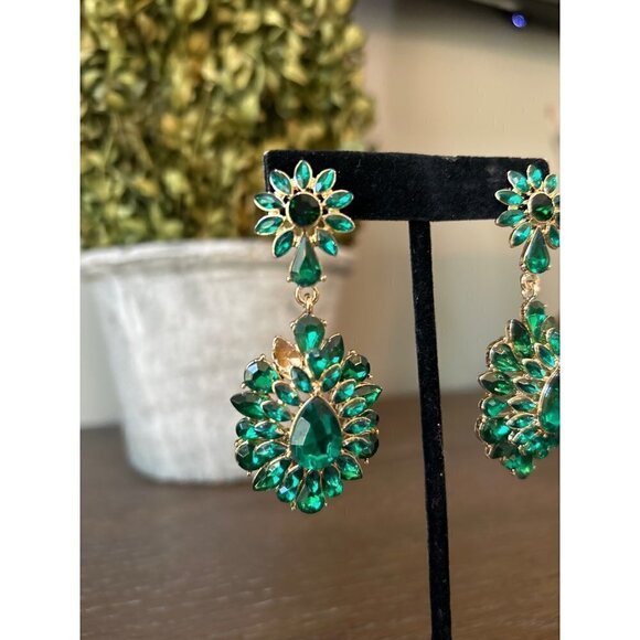 8 Other Reasons Her Majesty Earrings Emerald Womens Size OS - Picture 4 of 6